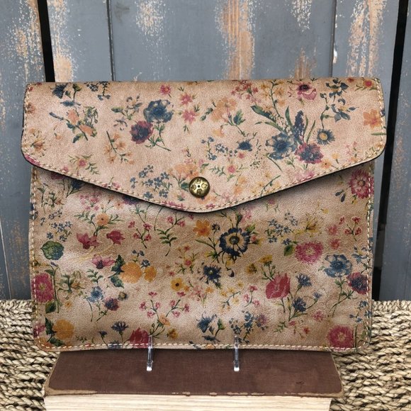 Patricia Nash Handbags - Patricia Nash Heritage Prairie Rose iPad Envelope Tech Clutch Portfolio